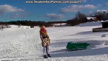 Русские студенты в сауне дерут девок