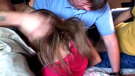 Женатые мужики трахают хрупкую девку