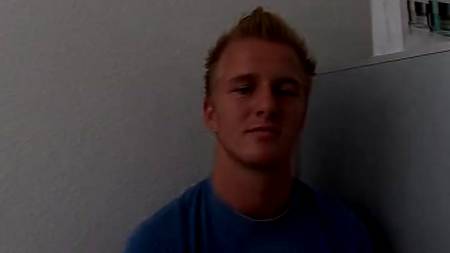 Немецкая дамочка трахается с молодым жеребцом