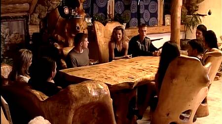 Телки во время свингерского секса наслаждаются двойным проникновением