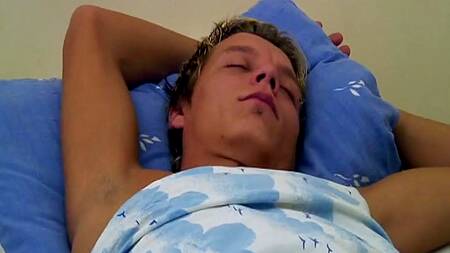 Мамка просыпается ночью и разводит сына на инцест