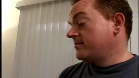 Тетку дерут жестко во все дырки