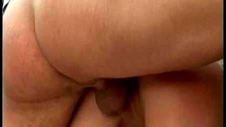 Раздолбал девке две дырки