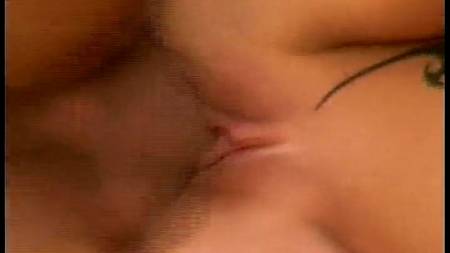 Раздолбал девке две дырки