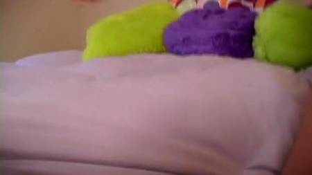 Голубой фаллоимитатор и похотливая девка