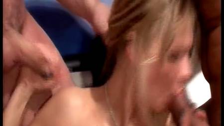 Похотливую немецкую жену дерут в два ствола