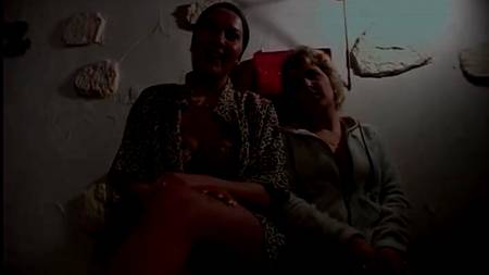 Две дамы против одного самца