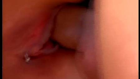 Яркая блондинка отдалась на кухне своему горячему соседу