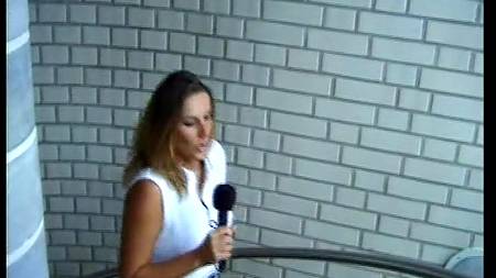 Спортивный парень натягивает в спальне пышную мамашу