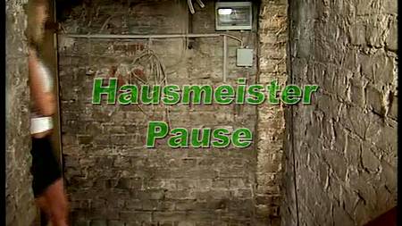 Электрики прут стройную красотку