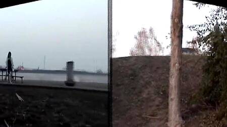 Девушки ссут как в туалете, так и на улице