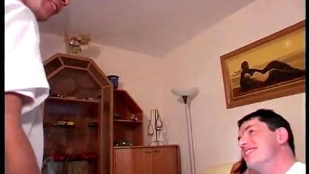 Мужики сосут друг другу, а потом прут немку в обе дырки