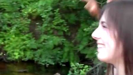 Накачанные спортсмены сняли на природе проститутку