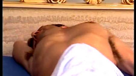 Тетка спит с жиголо