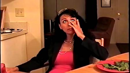 Заснял оргазм грудастой  брюнетки