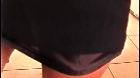 Заснял оргазм грудастой  брюнетки