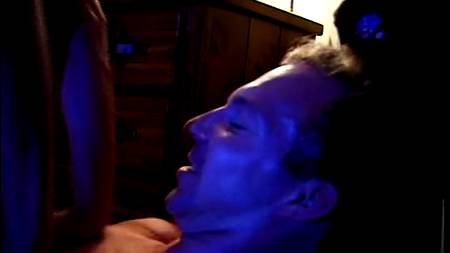 Сперма на губках блондинки