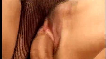 Два мужика выпили и начали приставать к своей любовнице