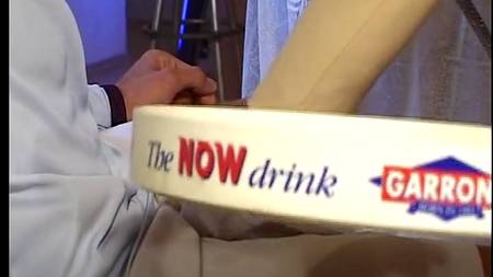 Два мужика выпили и начали приставать к своей любовнице