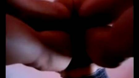 Телка продает квартиры и подставляет щель