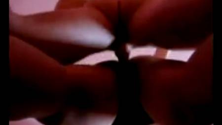 Телка продает квартиры и подставляет щель