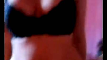 Телка продает квартиры и подставляет щель