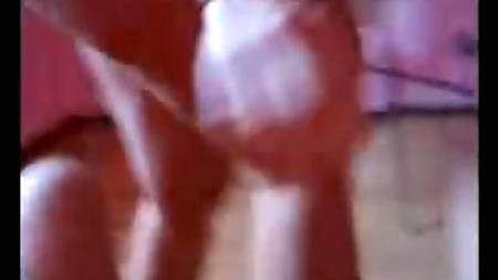 Телка продает квартиры и подставляет щель