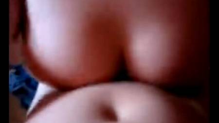 Телка продает квартиры и подставляет щель