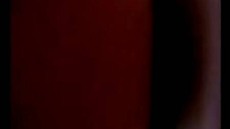 Телка продает квартиры и подставляет щель