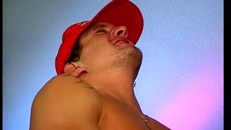 Телка дает одновременно троим