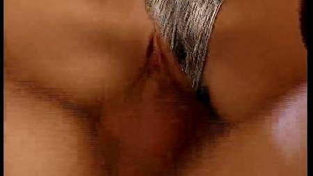 Похотливая горничная получила сперму своего господина