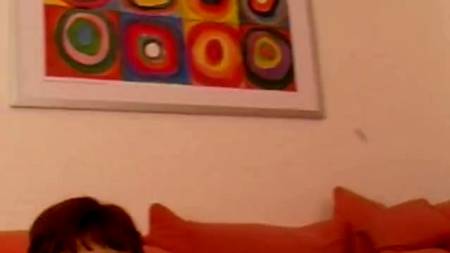 Стройная домохозяйка захотела вечерком расслабиться