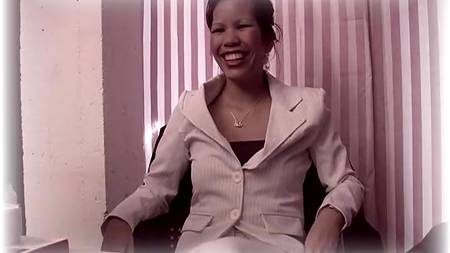 Толпой на двух азиаток