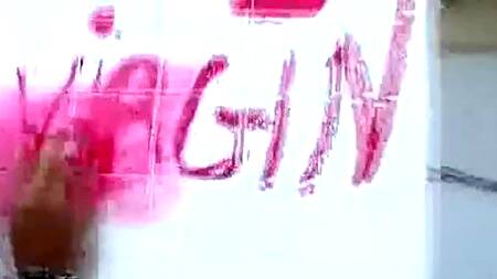 Блондинка в розовом добровольно отдается в очко