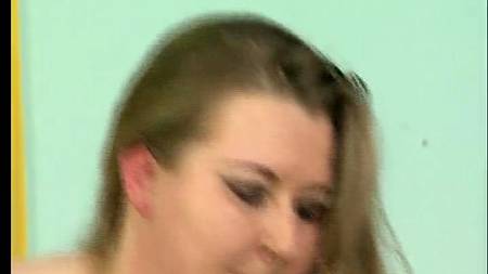 Толстушка наслаждается жестким сексом