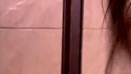 Страстной девке с силиконовыми сиськами захотелось на член