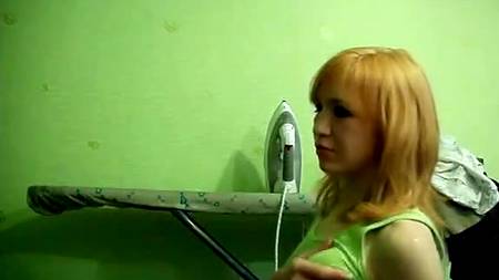 Великолепный глубокий минет от рыжей домохозяйки