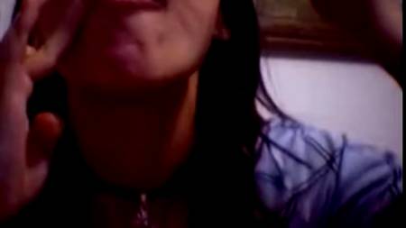 Телка накончала в ложечку