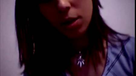 Телка накончала в ложечку