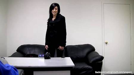 Девушка превратила кастинг в групповуху