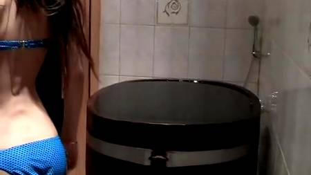 Худосочные студентки отдались прекрасному любовнику