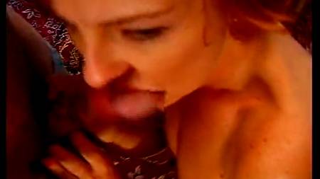 Негр и рыжая любят анал