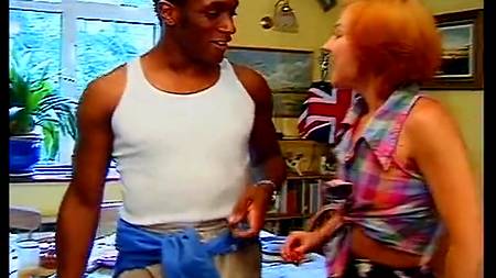 Негр и рыжая любят анал