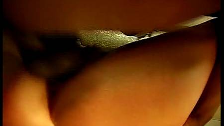 Жаркая повариха зажигает с чернокожим официантом