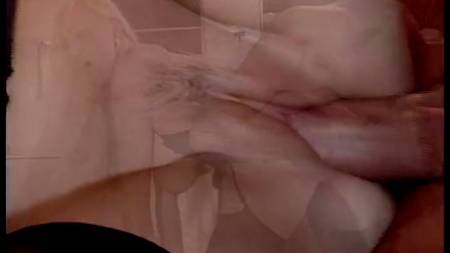 Молодой поимел грудастую развратницу