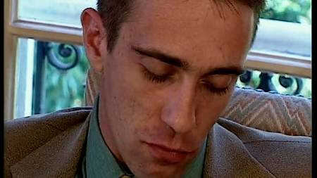 В ресторане клиента обслужили две шлюшки