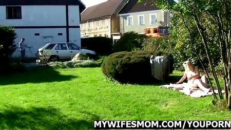 Деваха застала маму с собственным мужем