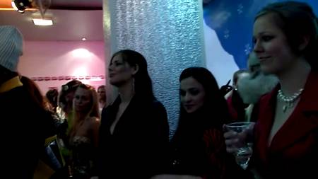 Развратная оргия в клубе сноубордистов