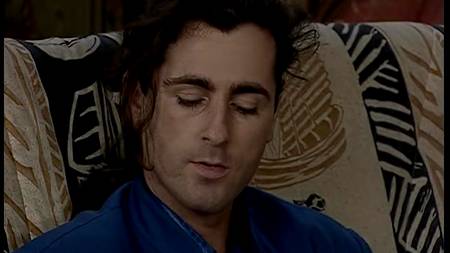 Трахает скрипачку в киску и в попку