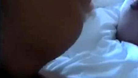 Поимели очкастую телку по-домашнему